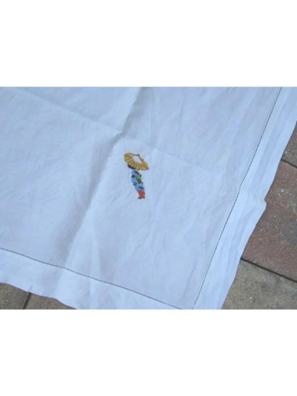 Vintage Asian Geisha Embroidered Table Cloth Card Tablecloth 46192